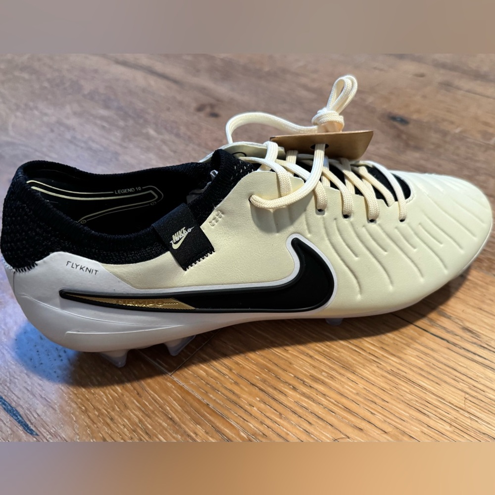 Nike TIEMPO LEGEND 10 ELITE FG Soccer Cleats
LEMONADE Size 9.5 M - W11